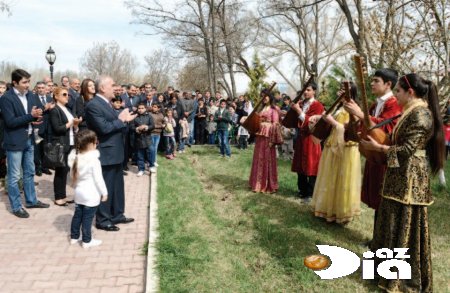 VASİF TALIBOV AİLƏSİ İLƏ BİRGƏ BAYRAMI QEYD EDİB VASİF TALIBOV AİLƏSİ İLƏ BİRGƏ BAYRAMI QEYD EDİB