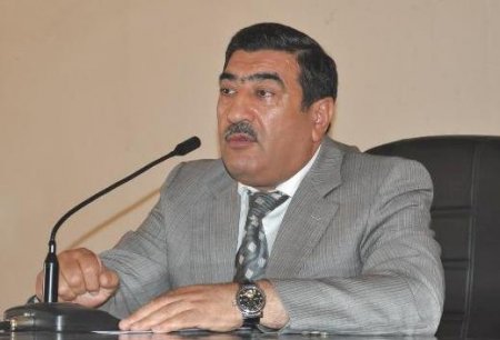 VAQİF AXUNDOV QOHUMUNU SALYANA BAŞÇI GÖNDƏRİR VAQİF AXUNDOV QOHUMUNU SALYANA BAŞÇI GÖNDƏRİR