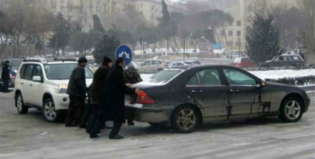 Bakı qara təslim oldu - Yenə də yollar bərbad haldadır Bakı qara təslim oldu - Yenə də yollar bərbad haldadır