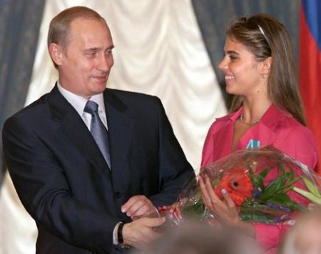 Söyün Sadıxov Putinin nişanlısına gecə məsləhəti verdi… Söyün Sadıxov Putinin nişanlısına gecə məsləhəti verdi…
