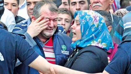 Azərbaycan tələbələrindən Türkiyədə Soma qurbanlarının yaxınlarına ürəkdağlayan müraciət Azərbaycan tələbələrindən Türkiyədə Soma qurbanlarının yaxınlarına ürəkdağlayan müraciət