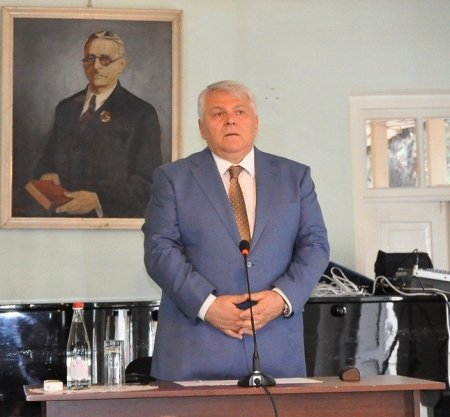 Şəkinin icra başçısı yarım milyon manatlıq yeyintini ört-basdır edə bilmir Şəkinin icra başçısı yarım milyon manatlıq yeyintini ört-basdır edə bilmir