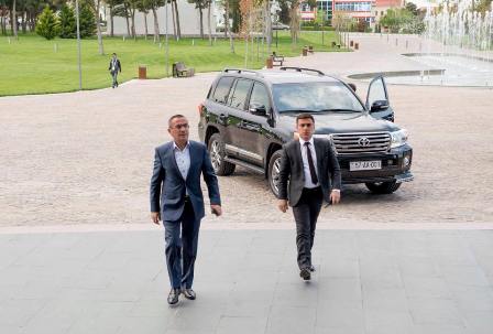 Nazirə və PA-ya kələk gələn icra başçısı... Nazirə və PA-ya kələk gələn icra başçısı...