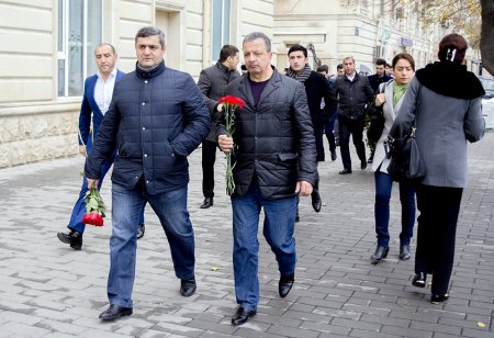 “NIKOIL | Bank-ın kollektivi Ümummilli Lider Heydər Əliyevin xatirəsini yad etdi” “NIKOIL | Bank-ın kollektivi Ümummilli Lider Heydər Əliyevin xatirəsini yad etdi”