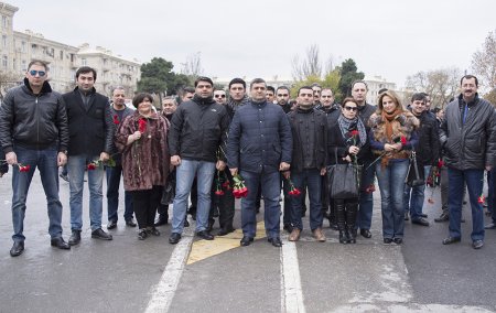 “NIKOIL | Bank-ın kollektivi Ümummilli Lider Heydər Əliyevin xatirəsini yad etdi” “NIKOIL | Bank-ın kollektivi Ümummilli Lider Heydər Əliyevin xatirəsini yad etdi”