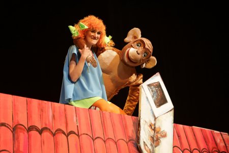 Astrid Lindqrenin “Uzuncorab Pippi” tamaşasının premyerası baş tutdu Astrid Lindqrenin “Uzuncorab Pippi” tamaşasının premyerası baş tutdu