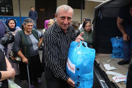“Bakcell”dən təbii fəlakət bölgəsinin sakinlərinə dəstək “Bakcell”dən təbii fəlakət bölgəsinin sakinlərinə dəstək