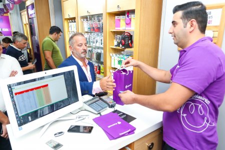 Azercell Bərdədə yeni Eksklüziv mağazasını abunəçilərin ixtiyarına verib Azercell Bərdədə yeni Eksklüziv mağazasını abunəçilərin ixtiyarına verib