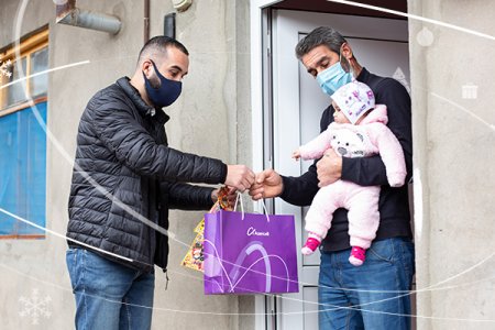 “Azercell Könüllüləri” və dostları uşaqların hədiyyə arzusunu yerinə yetirdi “Azercell Könüllüləri” və dostları uşaqların hədiyyə arzusunu yerinə yetirdi