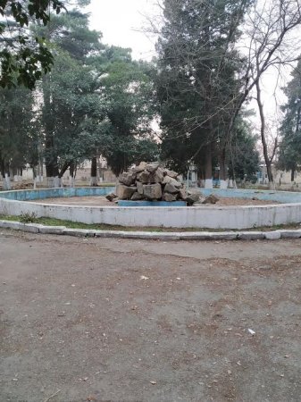 Gəncədə xaraba günə qalan Rəsulzadə parkı... Gəncədə xaraba günə qalan Rəsulzadə parkı...