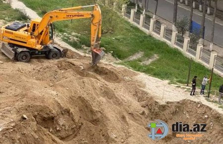 Nazir məktəbin yanında qanunsuz göydələn tikir Nazir məktəbin yanında qanunsuz göydələn tikir