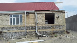 Naftalanda ermənilərin dağıtdığı ev hələ də bərpa olunmayıb Naftalanda ermənilərin dağıtdığı ev hələ də bərpa olunmayıb