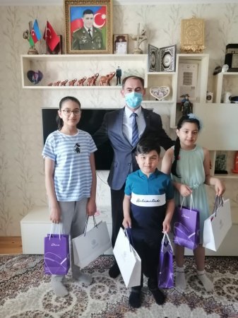 Azercell 1 iyun Uşaqların Beynəlxalq Müdafiəsi günü münasibətilə şəhid övladları üçün sosial layihə keçirib Azercell 1 iyun Uşaqların Beynəlxalq Müdafiəsi günü münasibətilə şəhid övladları üçün sosial layihə keçirib