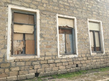 Yeni tədris ilində köhnə məktəb dərdi... Yeni tədris ilində köhnə məktəb dərdi...
