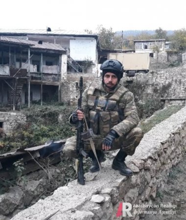 "Adil Vəliyev indi də məcburiyyətdən onlara can-başla yardım edir..." "Adil Vəliyev indi də məcburiyyətdən onlara can-başla yardım edir..."