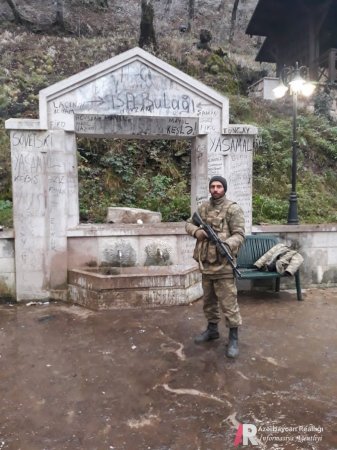 "Adil Vəliyev indi də məcburiyyətdən onlara can-başla yardım edir..." "Adil Vəliyev indi də məcburiyyətdən onlara can-başla yardım edir..."