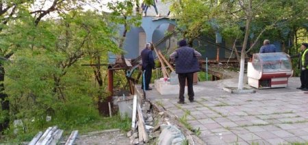 Ağsuda sahibkara belə DİVAN TUTURLAR Ağsuda sahibkara belə DİVAN TUTURLAR