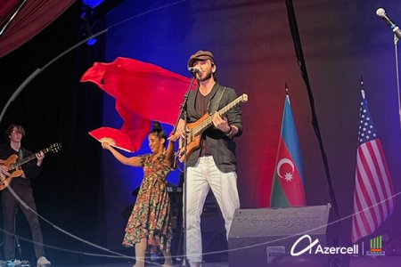 Azercell Novruz bayramında gənc musiqiçi Xan Bəylinin konsertini təşkil etdi Azercell Novruz bayramında gənc musiqiçi Xan Bəylinin konsertini təşkil etdi