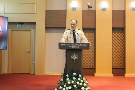FHN-də "taxt oyunları": Milyonluq malikanələri olan zabitlər kirayə pulları alırlar… FHN-də "taxt oyunları": Milyonluq malikanələri olan zabitlər kirayə pulları alırlar…