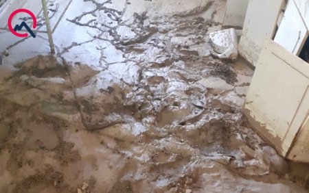 “Evimizi sel basıb, 5 aydır ki, iki uşaqla çöllərdə qalmışıq” “Evimizi sel basıb, 5 aydır ki, iki uşaqla çöllərdə qalmışıq”