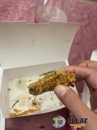 Bakıda KFC-də İYRƏNC XİDMƏT: Bişmiş toyuğun tükləri və... Bakıda KFC-də İYRƏNC XİDMƏT: Bişmiş toyuğun tükləri və...