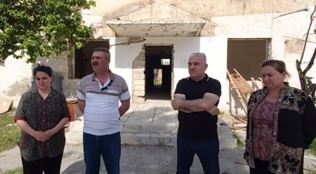Məcburi köçkünlər Ağalar Vəliyevə OD PÜSKÜRDÜ: `Qaytar məni vətənimə...` Məcburi köçkünlər Ağalar Vəliyevə OD PÜSKÜRDÜ: `Qaytar məni vətənimə...`