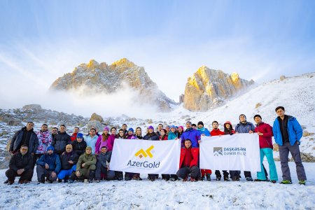 “AzerGold” Heydər Əliyevin yubileyi münasibətilə alpiniada təşkil edib “AzerGold” Heydər Əliyevin yubileyi münasibətilə alpiniada təşkil edib
