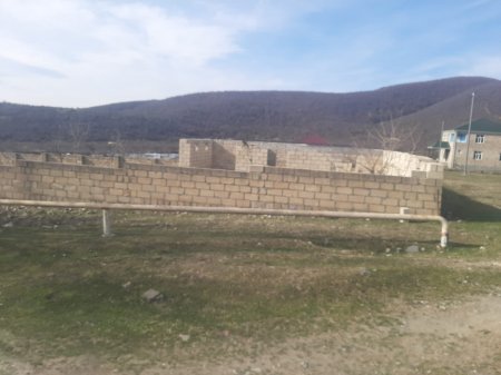 Oğuzda sakinlərlə bələdiyyə arasında torpaq qalmaqalı... Oğuzda sakinlərlə bələdiyyə arasında torpaq qalmaqalı...