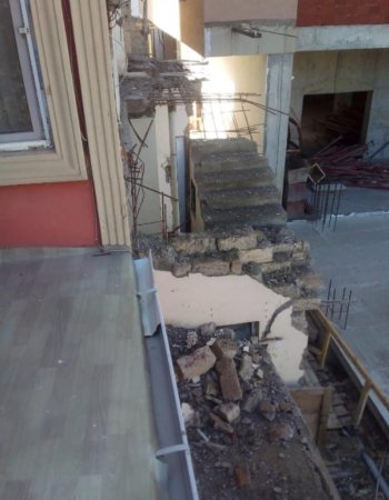 " “Luxe Home” tikinti şirkəti evimi uçurdur, başımıza armatur, mismarlı taxta düşür" " “Luxe Home” tikinti şirkəti evimi uçurdur, başımıza armatur, mismarlı taxta düşür"