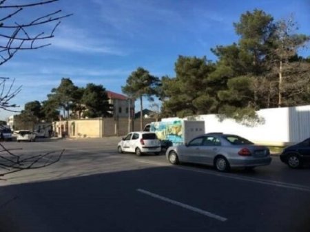 Leyla Əliyeva yaşıllıq salır, Nizami rayon başçısı Cəbrayılov isə... Leyla Əliyeva yaşıllıq salır, Nizami rayon başçısı Cəbrayılov isə...