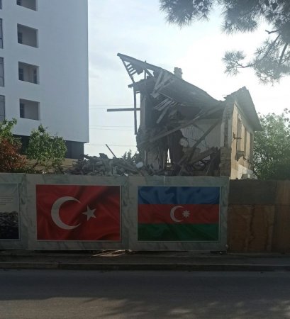Nizaminin icra başçısı Qazilərin adından BELƏ YARARLANIR... Nizaminin icra başçısı Qazilərin adından BELƏ YARARLANIR...