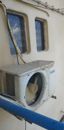 Rəis öz kefində, işçilər istidən bişir... Rəis öz kefində, işçilər istidən bişir...