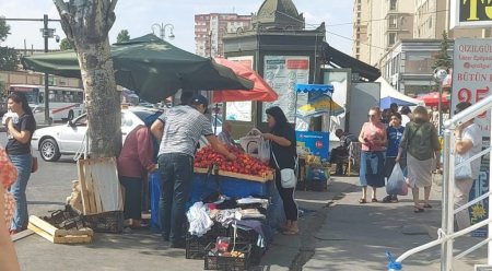 İntiqam Məmmədov Bakını KÜÇƏ-KÜÇƏ SATIR... İntiqam Məmmədov Bakını KÜÇƏ-KÜÇƏ SATIR...