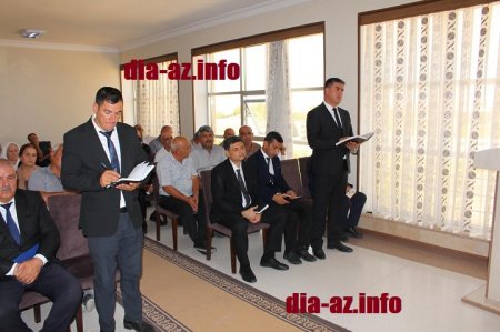 Ovni müəllim elə bil illərin icra başçısıdır... Ovni müəllim elə bil illərin icra başçısıdır...