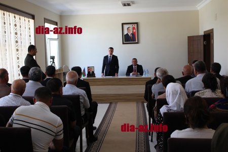Ovni müəllim elə bil illərin icra başçısıdır... Ovni müəllim elə bil illərin icra başçısıdır...
