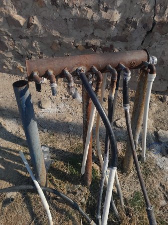 "Kəndimizin içməli su problemi var..." "Kəndimizin içməli su problemi var..."