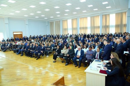 Eldar Əzizov Biləcəridə sakinlərin problemlərini dinləyib