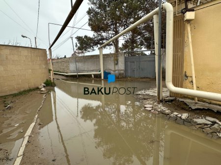 Mərdəkanda çirkab suları evlərə dolur Mərdəkanda çirkab suları evlərə dolur